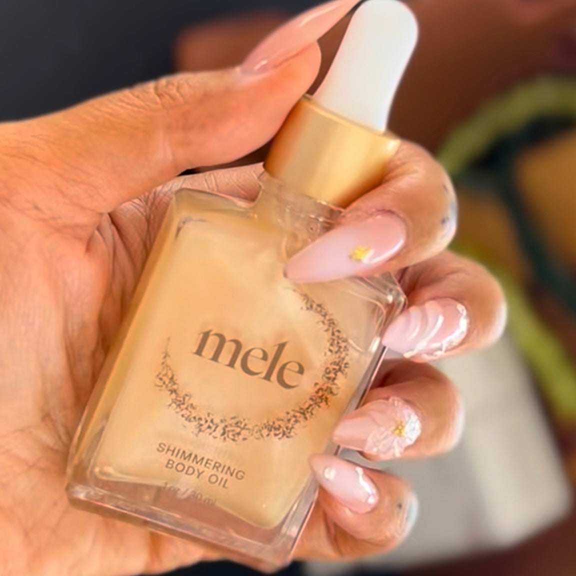 Mele Shimmer Oil